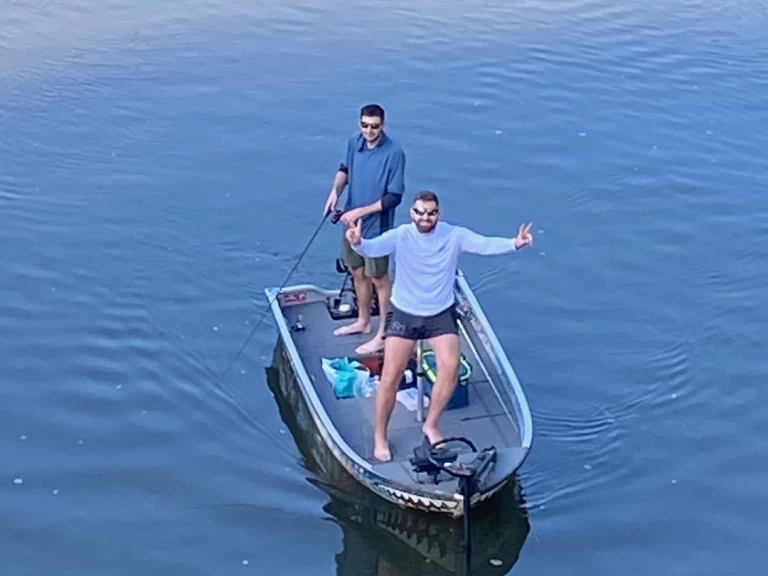 Pronajmout Motorová loď se skipperem či ne linder v Cénevières