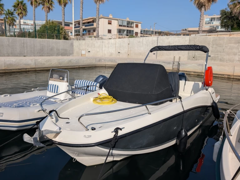 Pronájem lodi Six-Fours-les-Plages lákavé ceny Quicksilver 605 Sundeck