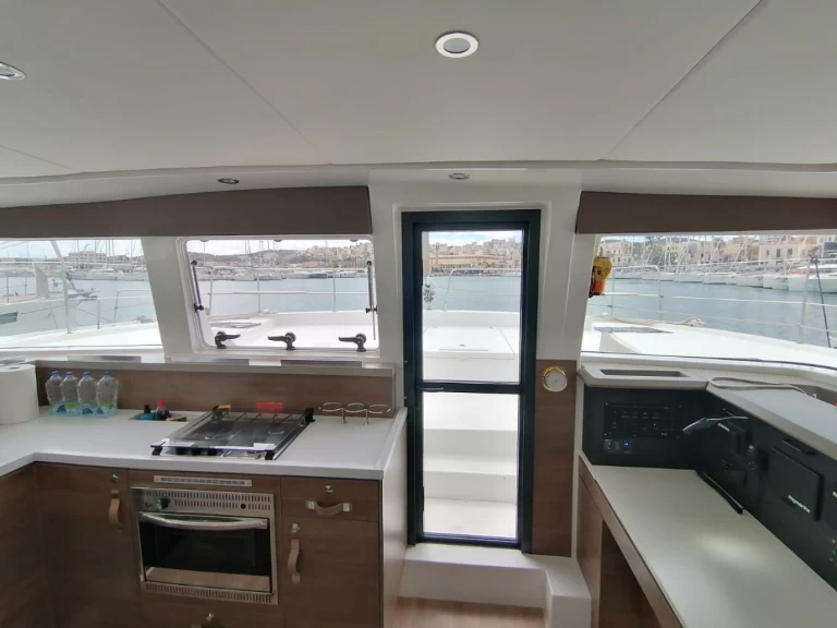 Bali Bali 4.2 jednotlivci a charterové společnosti v Lavrio