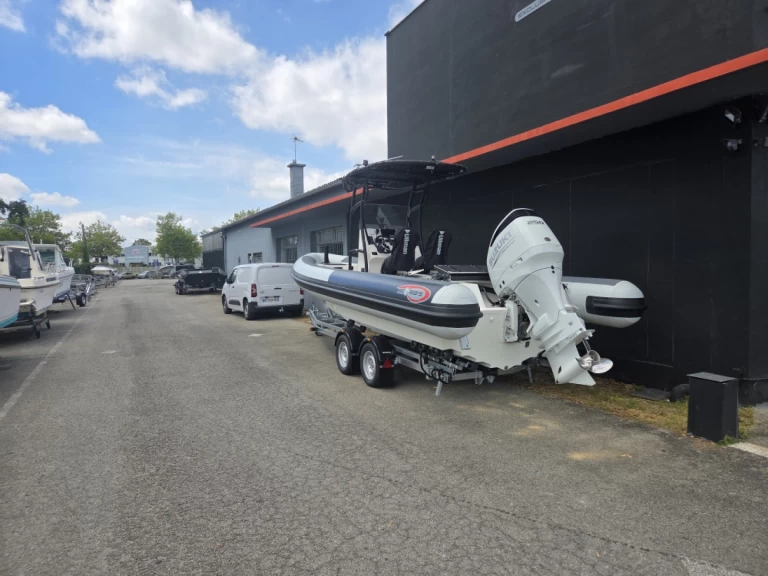 Pronájem Polotuhá loď Searib's s licencí