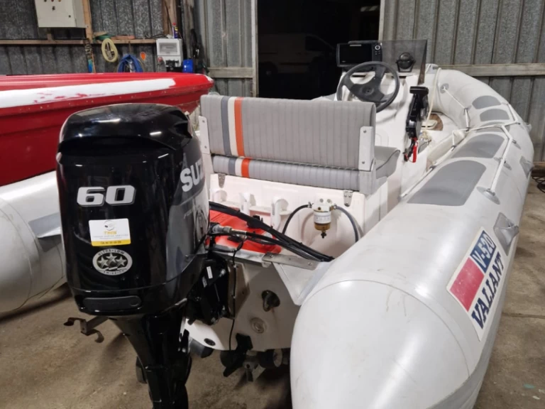 Pronájem Polotuhá loď v Carantec -Valiant V-520