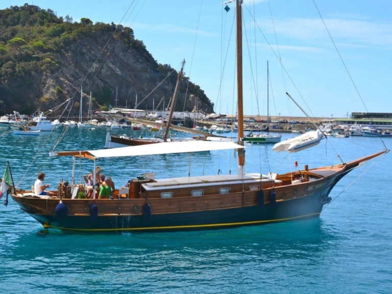 SIMEONI GOLETTA 15 MT jednotlivci a charterové společnosti v Chiavari