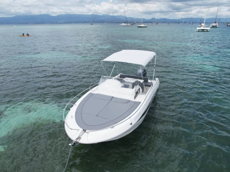 Motorová loď k pronájmu v Le Gosier za nejlepší cenu