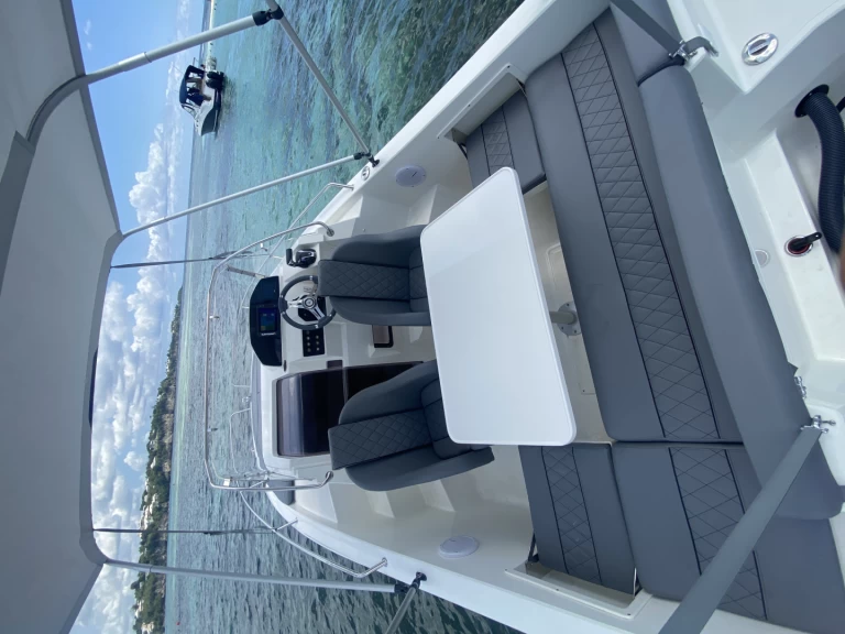 Pacific Craft Pacific Craft 700 SC jednotlivci a charterové společnosti v Le Gosier