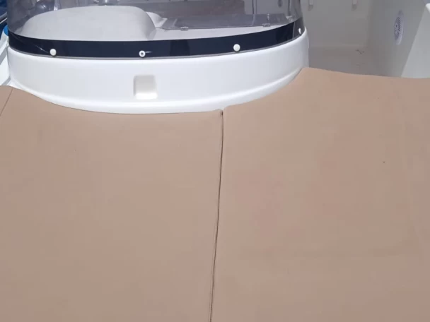 Pronájem Motorová loď polyeste yacht s licencí