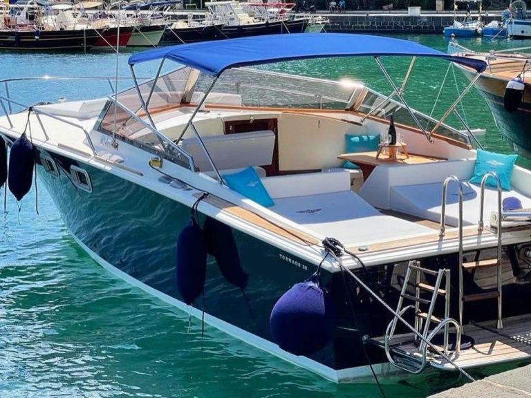 Pronájem Motorová loď v Amalfi  -Tornado 38 classic