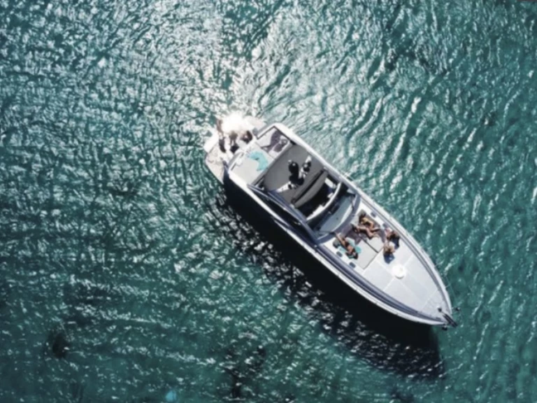 Pronájem lodi Ornós lákavé ceny Pershing 65