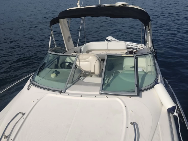 Pronajmout si Monterey 270 cr v Combarro