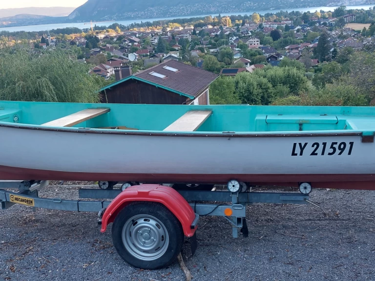 Motorová loď k pronájmu v Saint-Jorioz za nejlepší cenu