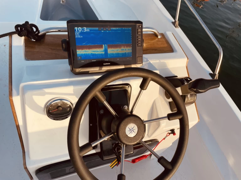 Pronajmout si Boston Whaler Boston Whaler 17 v Larmor-Plage