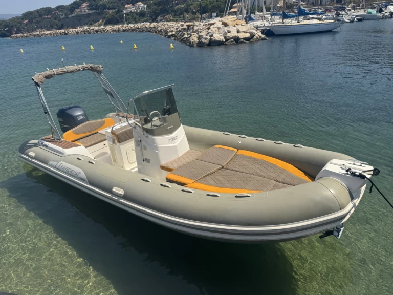 Pronájem lodi Capelli Tempest 690 Luxe v La Madrague na Samboatu
