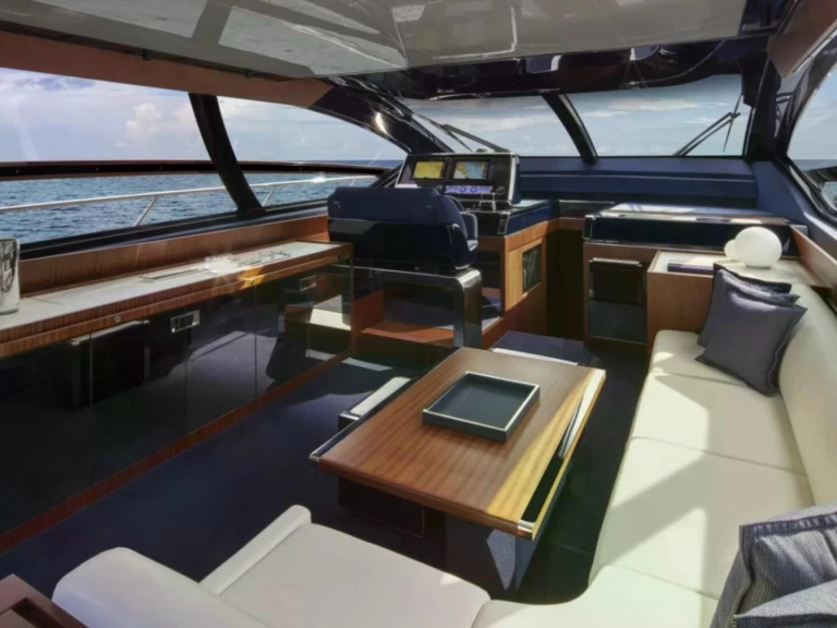 Pronájem lodi Saint-Tropez lákavé ceny Rebel 66