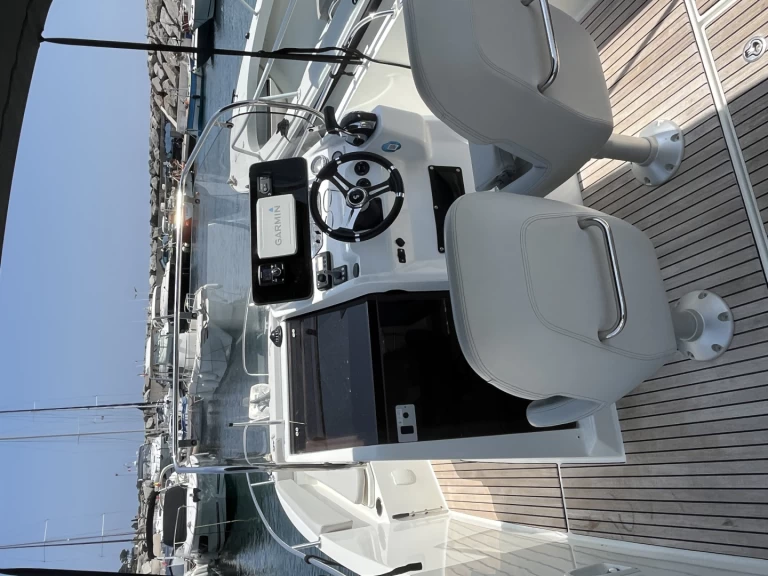 Motorová loď k pronájmu v Les Issambres za nejlepší cenu