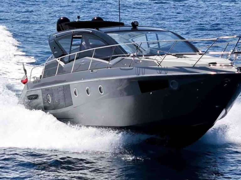 Pronájem lodi Cranchi M 44 v Saint-Tropez na Samboatu
