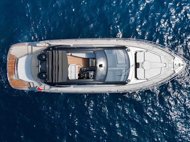 Pronajmout Jachta se skipperem či ne Cranchi v Saint-Tropez