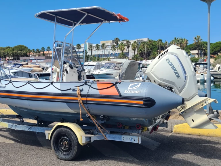 Pronájem lodi Zodiac Pro Open 550 v Six-Fours-les-Plages na Samboatu