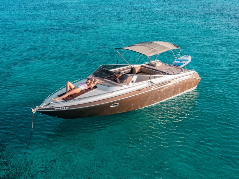 Pronájem Motorová loď Cranchi s licencí