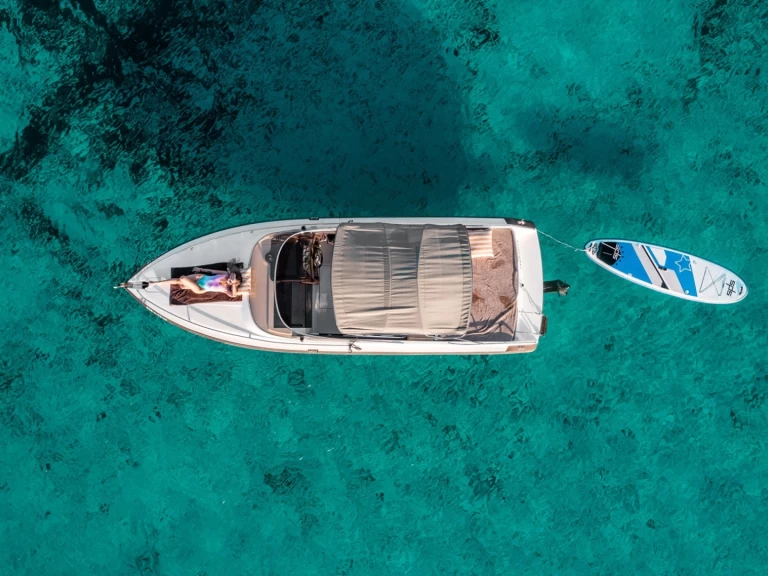 Motorová loď k pronájmu v Ibiza Town za nejlepší cenu