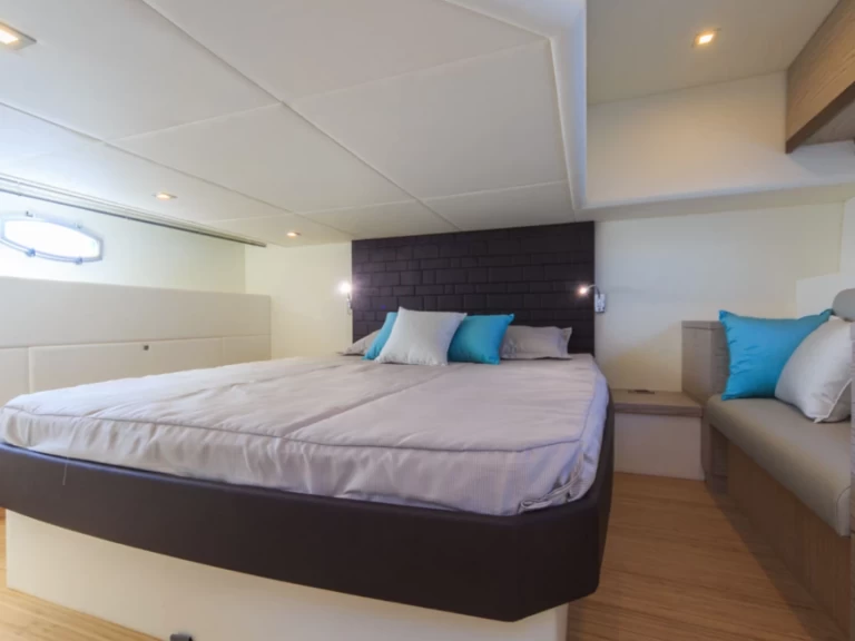 Rio Rio 44 Hard Top jednotlivci a charterové společnosti v Neapol