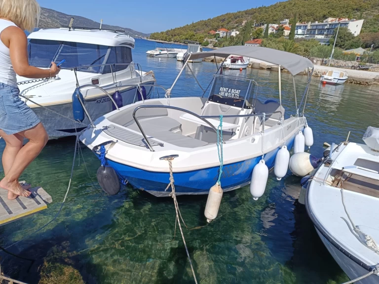 Pronájem Motorová loď v Trogir -Cantiere Nautico Speedy Cayman 585