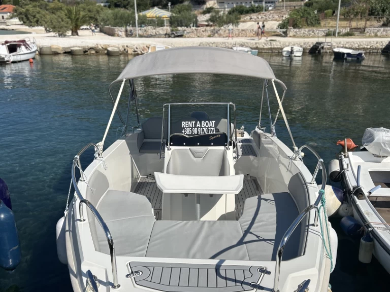 Pronájem lodi Cantiere Nautico Speedy Cayman 585 v Trogir na Samboatu