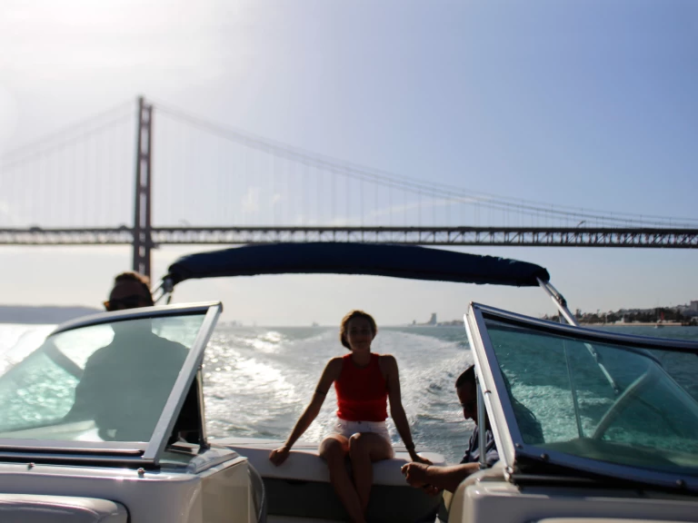 Pronájem Motorová loď Sea Ray s licencí