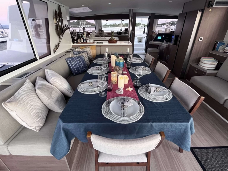 Bali ITHAKA jednotlivci a charterové společnosti v Tortola