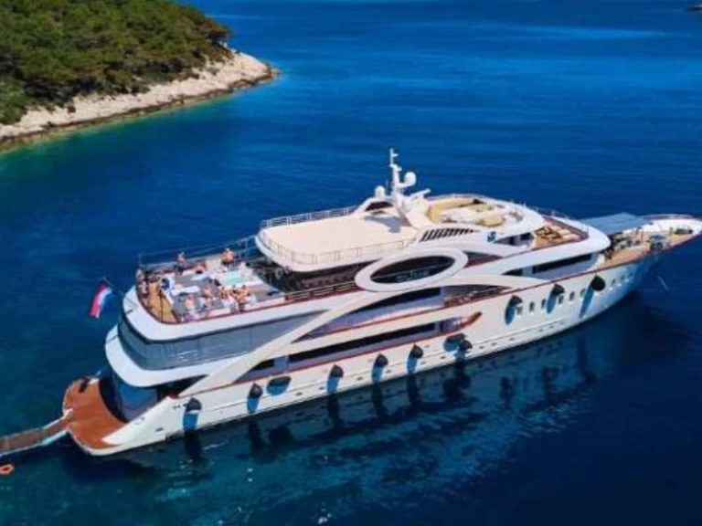 Pronájem Plachetnice Custom Made s licencí