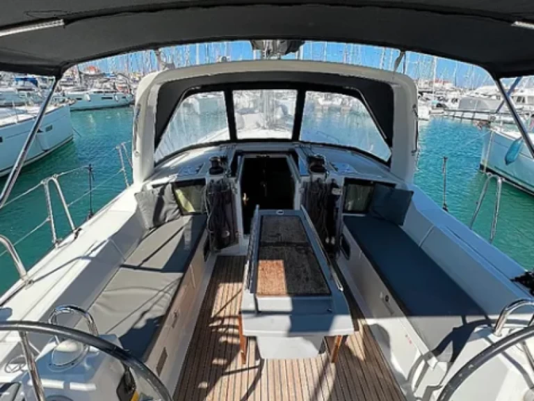 Pronajmout Plachetnice se skipperem či ne Bénéteau v Lefkáda