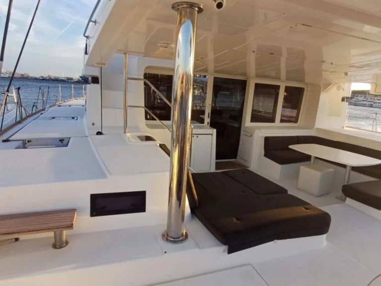 Pronájem Katamarán Lagoon s licencí