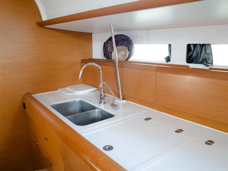 Pronájem Plachetnice Jeanneau s licencí