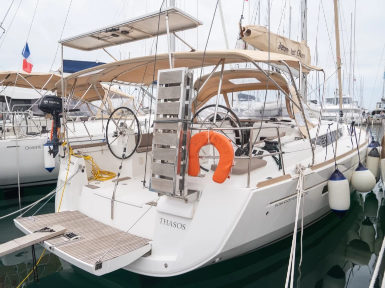 Pronajmout si Jeanneau Sun Odyssey 479 v Alimos