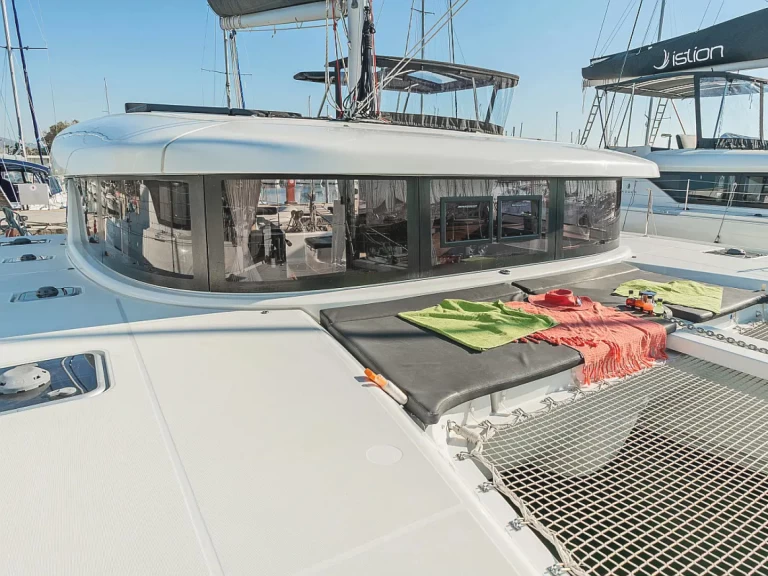 Lagoon Lagoon 42 jednotlivci a charterové společnosti v Alimos