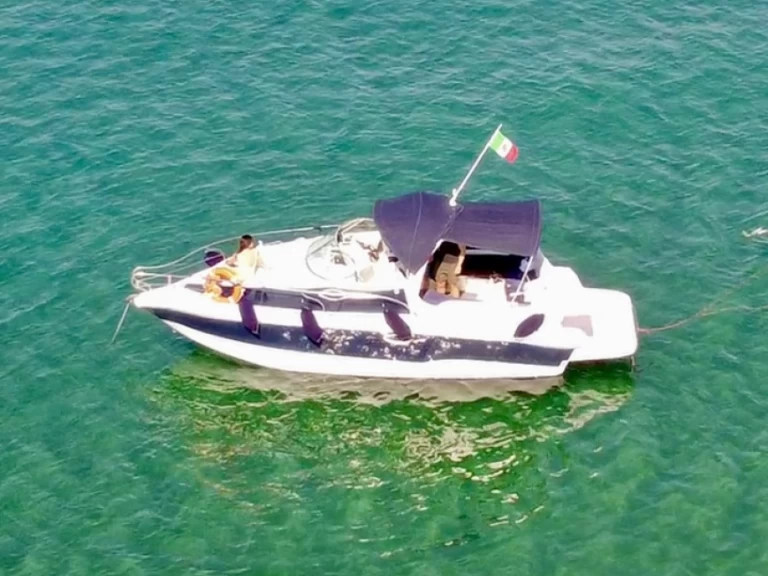 Motorová loď k pronájmu v Civitavecchia za nejlepší cenu