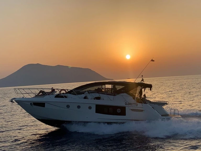 Pronajmout si Cranchi Cranchi 44 v Villa San Giovanni