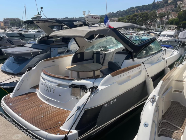 Pronajmout si Jeanneau Prestige 34 Open v Beaulieu-sur-Mer