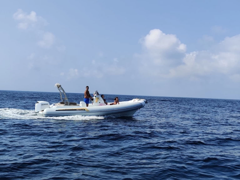 Pronájem jachty v Villaggio San Teodoro -Nautilus GT SixFive na Samboatu