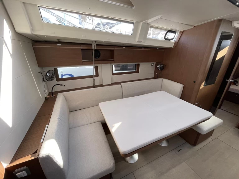 Pronájem lodi Santa Cruz de Tenerife lákavé ceny Oceanis 51.1