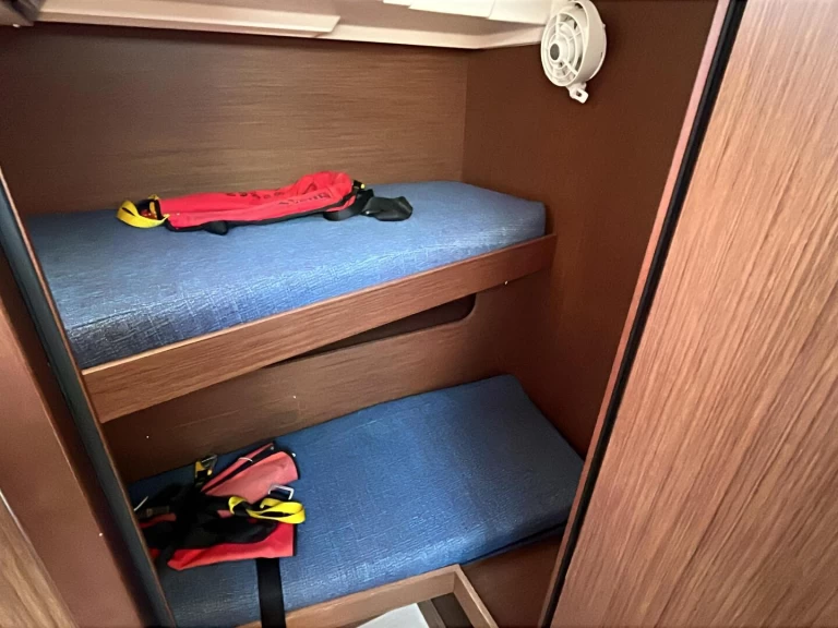 Pronajmout Plachetnice se skipperem či ne Bénéteau v Santa Cruz de Tenerife