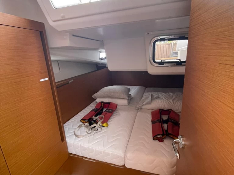 Jeanneau Sun Odyssey 440 jednotlivci a charterové společnosti v Palma de Mallorca