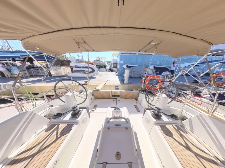 Pronájem lodi Palma de Mallorca lákavé ceny Sun Odyssey 490