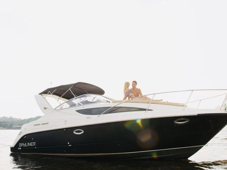 Pronajmout Motorová loď se skipperem či ne Bayliner v Vieux Port de Cannes