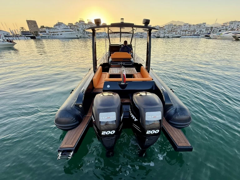 Tormenta 960 - Hermès Edition jednotlivci a charterové společnosti v Puerto Banús