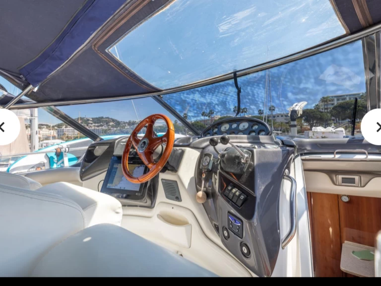 Pronájem Motorová loď Cranchi s licencí