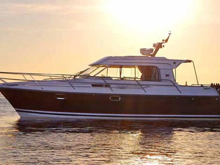 Říční loď k pronájmu v Rheinsberg za nejlepší cenu