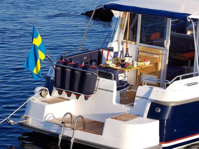 Nimbus 320 Coupé jednotlivci a charterové společnosti v Rheinsberg