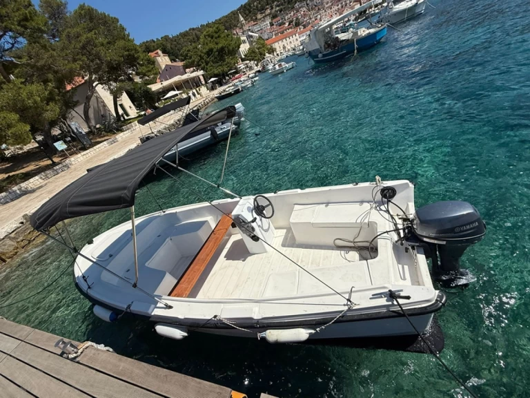 Pronajmout si Adria Adria10 v Hvar 