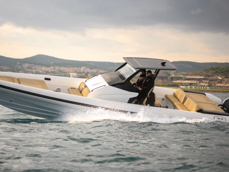 Pronájem Motorová loď v Pounta -ZEN MARINE ZEN 40S