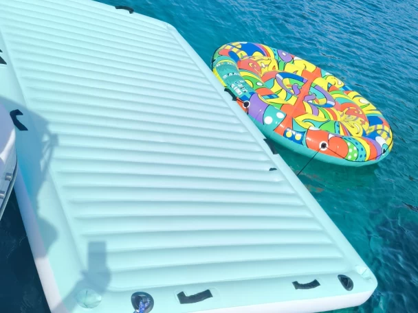 Pronájem Motorová loď Bénéteau s licencí