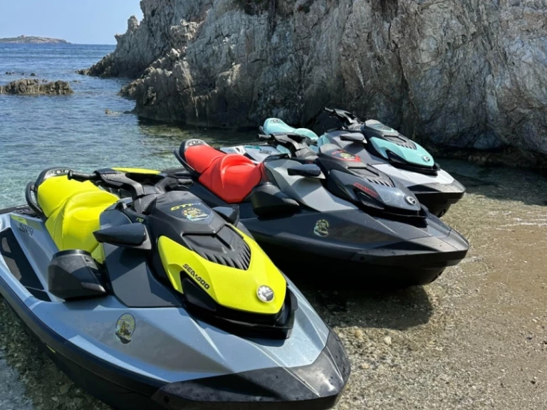 Pronájem Vodní skútr Sea-Doo s licencí